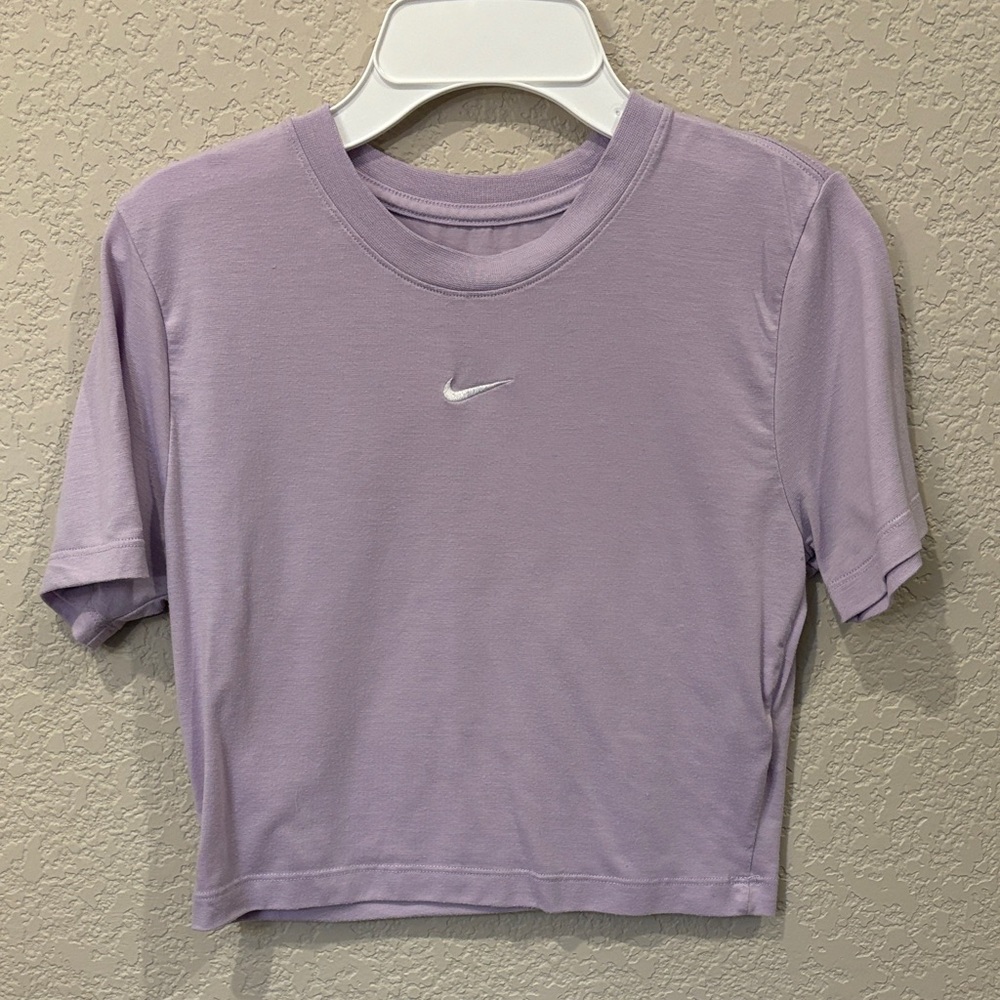 Nike Women’s Slim Light Purple Cropped Tee - Small (4-6)